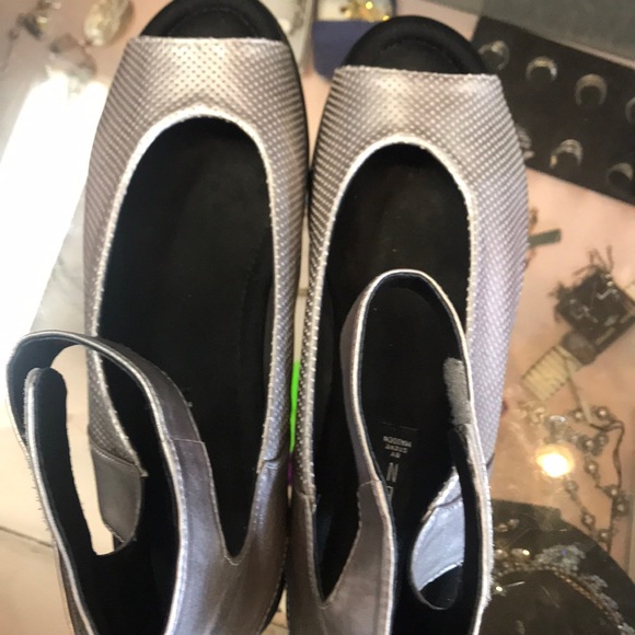 Steven by Steve Madden size 10 silver open toe shoes - Picture 3 of 7